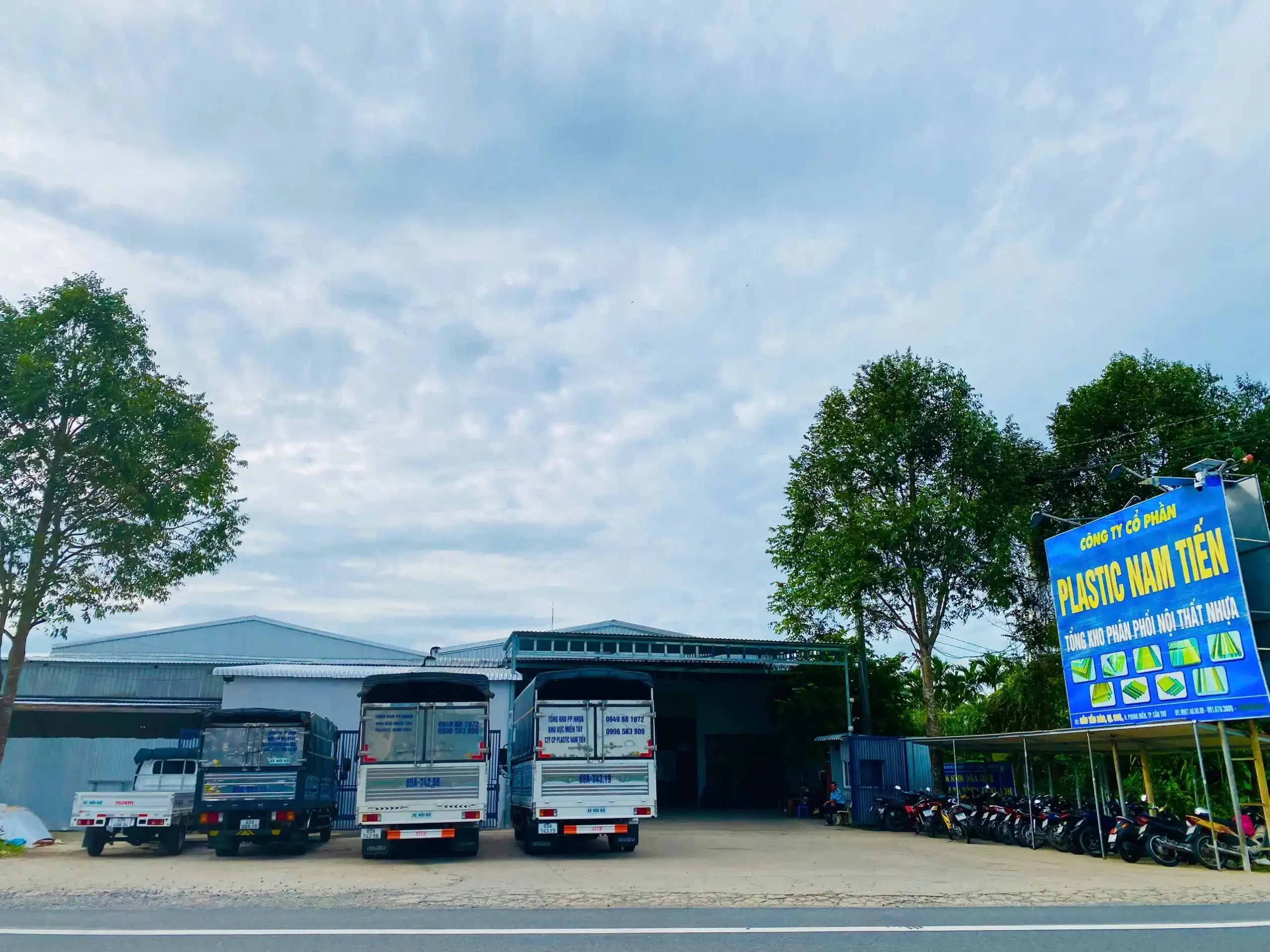 Tổng kho vật tư Nam Tiến tại Cần Thơ phân phối chính hãng máy hút mùi kính cong Cadman và tấm nội thất Ecostar